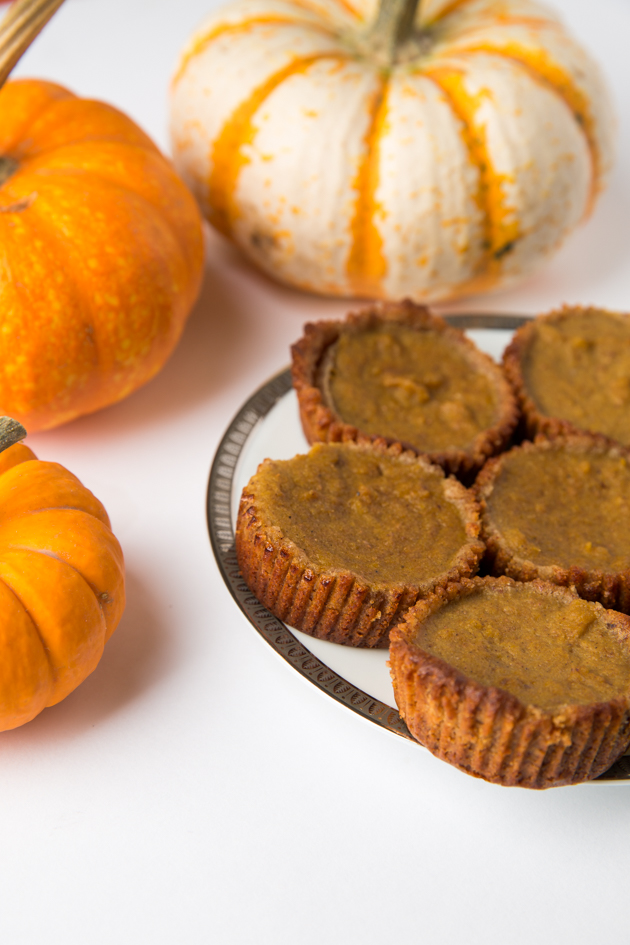 Gluten Free Pumpkin Tarts, Holiday Eats, Thanksgiving Dessert, Fall Recipes, Gluten-free Pumpkin Pie, Healthy Eating, Healthy Living, Pumpkin Pie Recipe, Fall Recipes, Entertaining Ideas, Entertaining at Home, Lifestyle Blogger, Thanksgiving Ideas, Gluten-Free Recipes, Organic Eating, Nutrient Dense, Holiday Menu, Healthy Dessert Ideas   #entertainingathome #pumpkintarts #holidayentertaining #fallmenu #pumpkinpie #holidaymenu #glutenfreeentertaining #thanksgiving #holidaydesserts #christmas