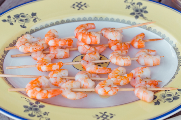 Oven Roasted Shrimp Skewers, Gluten-free Living, Summer Dining Al Fresco,Patio Dining, Manhattan Beach, California Living, Outdoor Entertaining, Pretty Little Shoppers Blog, #alfrescodining #summerentertaining #dinnerparty #winedownweekend 