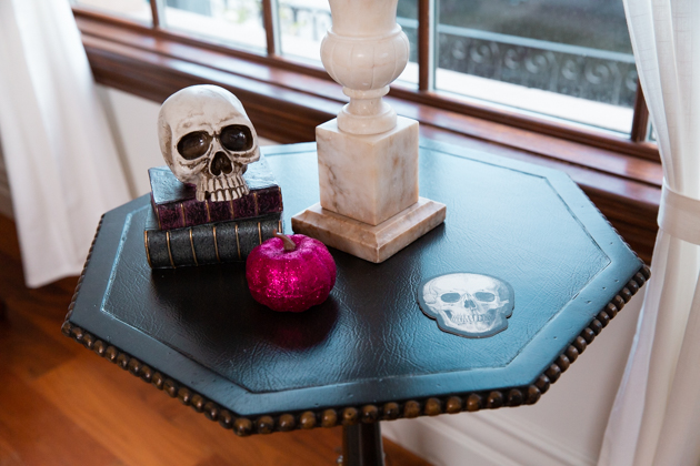 Halloween Décor Inspiration, How to Haunt the Halls on A Budget, Halloween Entertaining, Halloween Party Ideas, Lifestyle Blogger, Entertaining Ideas, Entertaining at Home, Halloween Dinner Party, Sophisticated Halloween, Halloween Candy Buffet, Skeleton Decor, Halloween Tablescape, Skeleton Tablescape, Harry Potter Decor, Hogwarts Party #entertainingathome #dinnerparty #holidayentertaining #halloweenparty #halloweenentertaining #homedecor #harrypotter #halloweentablescape #candybuffet #hogwarts