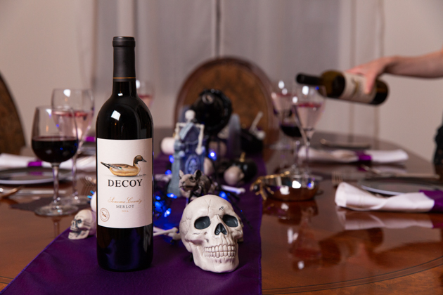 Decoy Wines, Decoy Merlot, Halloween Entertaining, Halloween Dinner Party, Halloween Tablescape, International Merlot Month, Celebrate the Grape, Duckhorn Wines, Lifestyle Blogger, Entertaining Ideas, Entertaining at Home, Dinner Party Inspiration, Lifestyle Blogger, Halloween Ideas, Unwind with wine, Pretty Little Shoppers Blog #MerlotMe #CelebratetheGrape #MerlotMonth #decoywine #wineparty #winelover #entertainingathome #elevatewithdecoy #dinnerparty #winenights #sonomacountywine #winegram