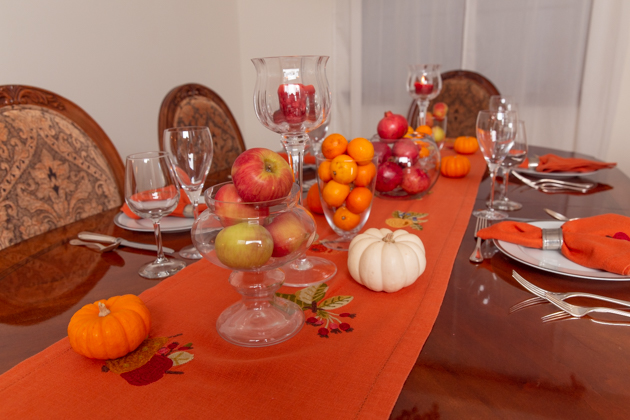 Thanksgiving Tablescape, Thanksgiving Decor, Holiday Ideas, Fall Decor, Entertaining Ideas, Thanksgiving Entertaining Ideas, Friendsgiving, Home Decor Ideas, Dining Table, Setting the Table, Easy Thanksgiving Ideas, Holiday Entertaining Tips, Hostess with the Mostess, Home Sweet Home, Pretty Little Shoppers Blog, Fall Festivities #thanksgivingdecor #givethanks #entertainingideas #thanksgivingtablescape #holidayideas #givethanks 