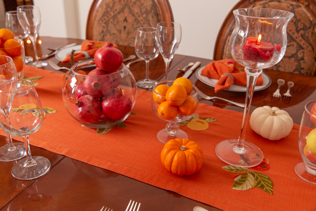 Thanksgiving Tablescape, Thanksgiving Decor, Holiday Ideas, Fall Decor, Entertaining Ideas, Thanksgiving Entertaining Ideas, Friendsgiving, Home Decor Ideas, Dining Table, Setting the Table, Easy Thanksgiving Ideas, Holiday Entertaining Tips, Hostess with the Mostess, Home Sweet Home, Pretty Little Shoppers Blog, Fall Festivities #thanksgivingdecor #givethanks #entertainingideas #thanksgivingtablescape #holidayideas #givethanks 