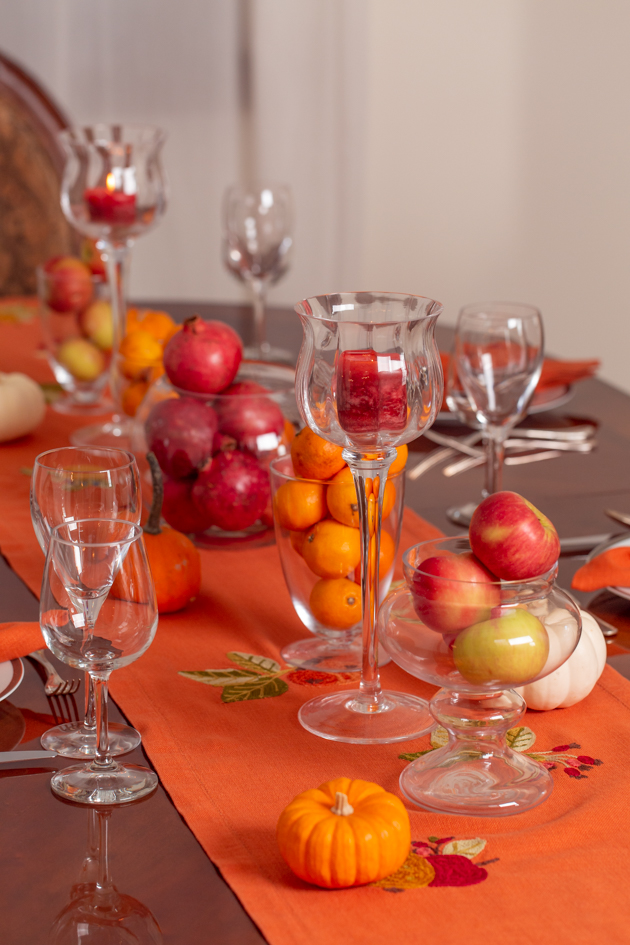 Thanksgiving Tablescape, Thanksgiving Decor, Holiday Ideas, Fall Decor, Entertaining Ideas, Thanksgiving Entertaining Ideas, Friendsgiving, Home Decor Ideas, Dining Table, Setting the Table, Easy Thanksgiving Ideas, Holiday Entertaining Tips, Hostess with the Mostess, Home Sweet Home, Pretty Little Shoppers Blog, Fall Festivities #thanksgivingdecor #givethanks #entertainingideas #thanksgivingtablescape #holidayideas #givethanks 