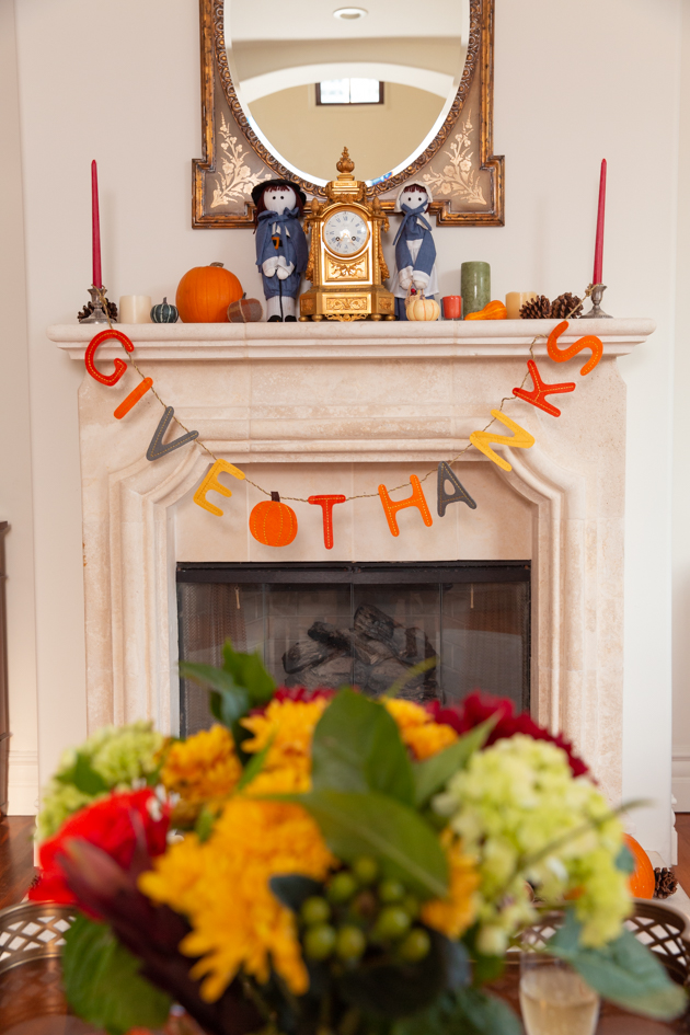 Thanksgiving Tablescape, Thanksgiving Decor, Holiday Ideas, Fall Decor, Entertaining Ideas, Thanksgiving Entertaining Ideas, Friendsgiving, Home Decor Ideas, Dining Table, Setting the Table, Easy Thanksgiving Ideas, Holiday Entertaining Tips, Hostess with the Mostess, Home Sweet Home, Pretty Little Shoppers Blog, Fall Festivities #thanksgivingdecor #givethanks #entertainingideas #thanksgivingtablescape #holidayideas #givethanks 