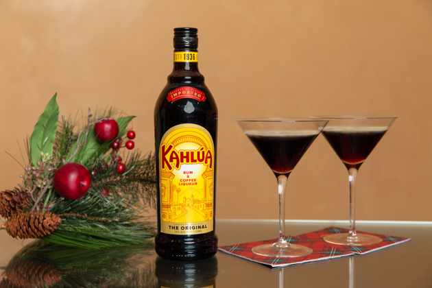 5 Tips for Easy Holiday Entertaining, Kahlua, Signature Cocktail, Cold Brew Martini, Girls Night In, Entertaining at Home, Holiday Party, Lifestyle Blogger, Holidays at Home, Easy Entertaining Ideas, Cocktails with Kahlua, Dinner Party Inspiration, Party Ideas, Cheers to the Holidays, Pretty Little Shoppers Blog, Tis the Season, Deck the Halls, Baby it's Cold Outside, Espresso Martini  #ColdBrewMartini #entertainingathome #Kahlua #holidayparty #coffeecocktails #espressomartini #cocktails