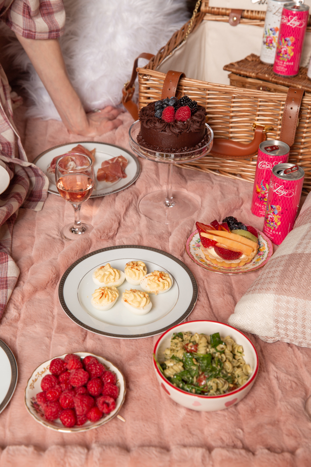 Romantic Indoor Picnic Pretty Little Shoppers