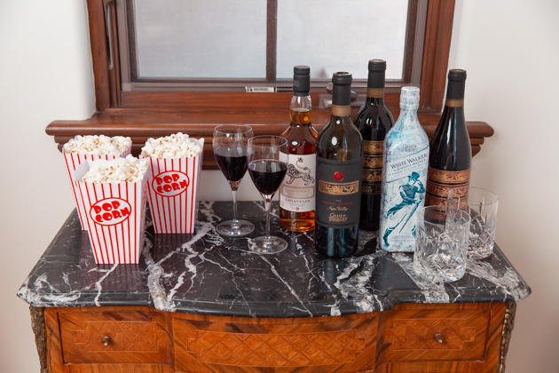 How to Host a Game of Thrones Viewing Party, Game of Thrones Wine and Spirits Bar, Entertaining at Home, Game of Thrones Wine, , GOT Wine, Daenerys Targaryen, Game of Thrones Night, Wine is Coming, White Walker by Johnny Walker, Entertaining Ideas, HBO's Game of Thrones, Mother of Dragons #gameofthrones #entertainingathome #gameofthronesparty #gameofthroneswine #idrinkandiknowthings #motherofdragons