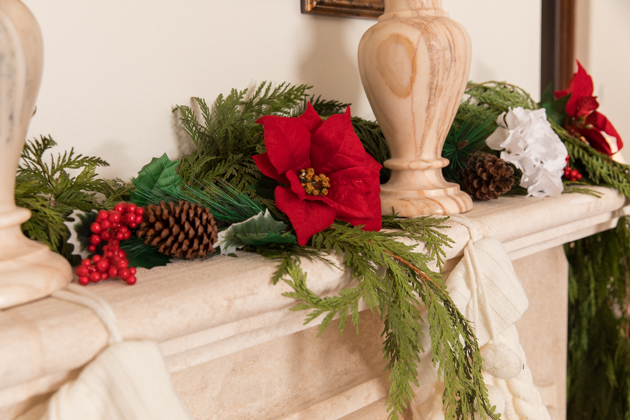 Fresh Garland, How to Style a Christmas Mantle, French Country Christmas Décor, Christmas Decorations, Home for the Holidays, Home Interior, Holiday Ideas, How to decorate for Christmas, Entertaining at Home, Holiday Party, Holidays at Home, Easy Entertaining Ideas, Tis the Season, Home Sweet Home, Holiday Entertaining Tips, #FrenchCountryDecor #christmasdecorations 