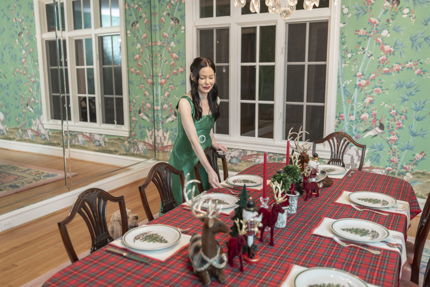 Dallas Lifestyle Blogger, Mrs. Alice Tablescape, Schumacher Brighton Pavilion Wallpaper, Tartan Tablecloth, Spode Christmas Dishes, Holidays at Home, Tara Jarmon Dress