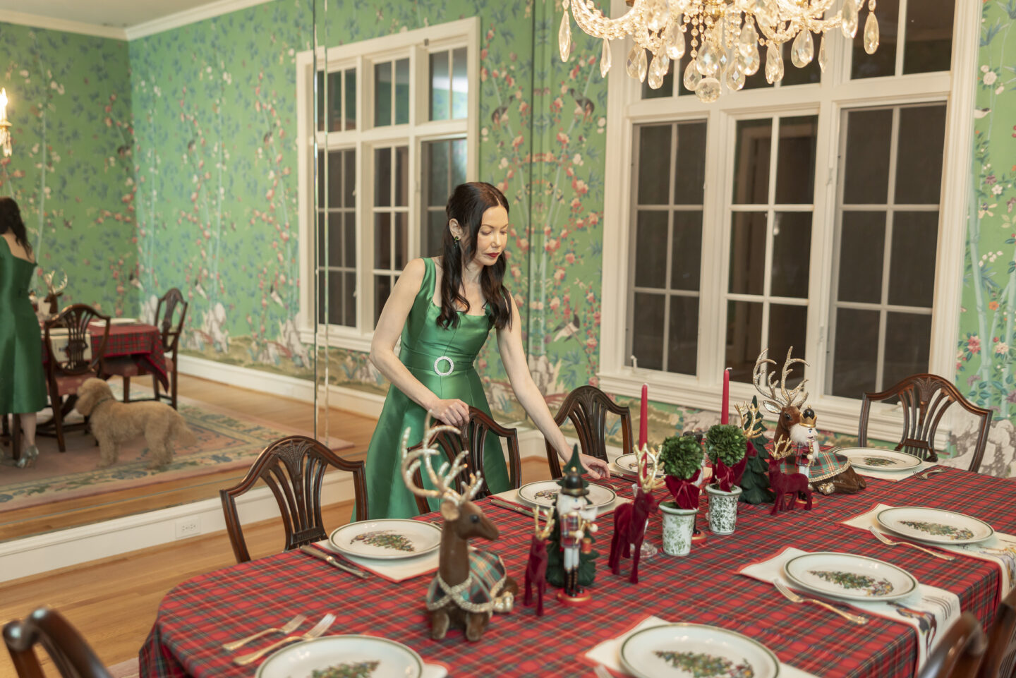 Dallas Lifestyle Blogger, Mrs. Alice Tablescape, Schumacher Brighton Pavilion Wallpaper, Tartan Tablecloth, Spode Christmas Dishes, Holidays at Home, Tara Jarmon Dress